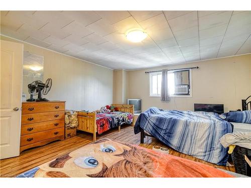 13 Brooklyne Road, Cambridge, ON - Indoor Photo Showing Bedroom