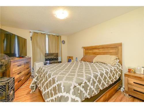 13 Brooklyne Road, Cambridge, ON - Indoor Photo Showing Bedroom