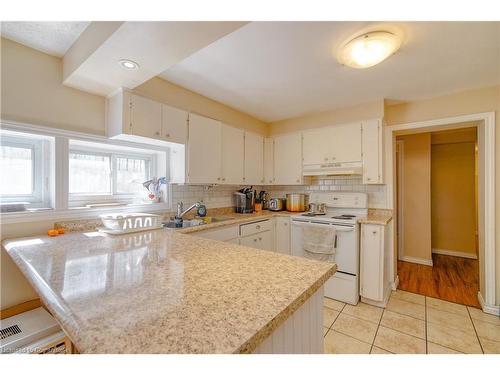 13 Brooklyne Road, Cambridge, ON - Indoor Photo Showing Kitchen