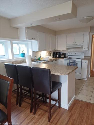 13 Brooklyne Road, Cambridge, ON - Indoor Photo Showing Kitchen