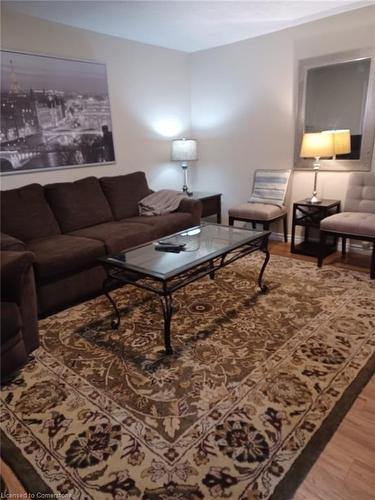 13 Brooklyne Road, Cambridge, ON - Indoor Photo Showing Living Room