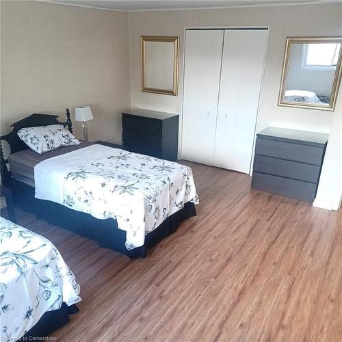 13 Brooklyne Road, Cambridge, ON - Indoor Photo Showing Bedroom