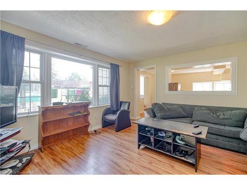 13 Brooklyne Road, Cambridge, ON - Indoor Photo Showing Living Room