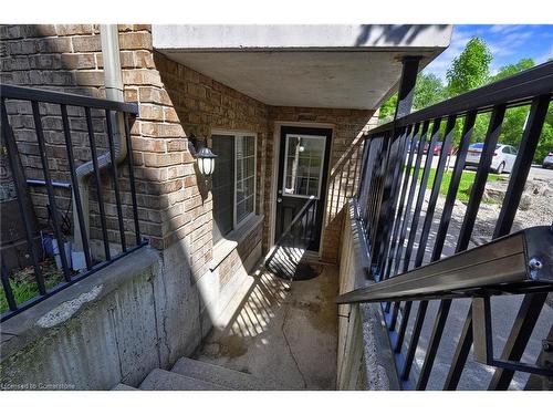 1-950 Highland Road W, Kitchener, ON - Outdoor With Exterior