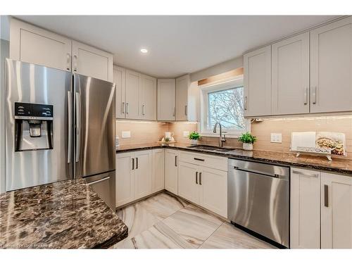 214 Misty Court, Kitchener, ON - Indoor Photo Showing Kitchen With Stainless Steel Kitchen