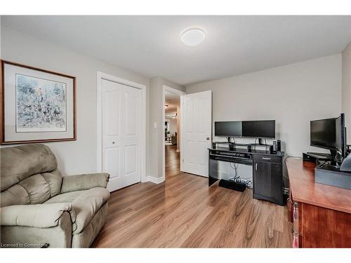 214 Misty Court, Kitchener, ON - Indoor Photo Showing Living Room