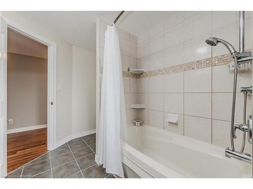 214 Misty Court, Kitchener, ON - Indoor Photo Showing Bathroom