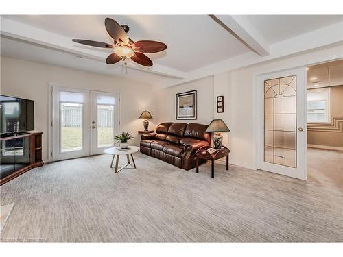 214 Misty Court, Kitchener, ON - Indoor Photo Showing Living Room