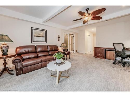 214 Misty Court, Kitchener, ON - Indoor Photo Showing Living Room