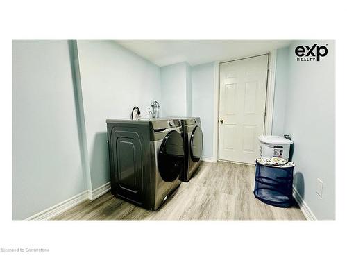 Lower-643 Violet Street, Waterloo, ON - Indoor Photo Showing Laundry Room