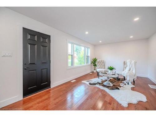 1719 Snyders Road E, Petersburg, ON - Indoor Photo Showing Living Room