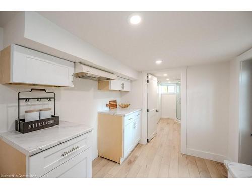 1719 Snyders Road E, Petersburg, ON - Indoor Photo Showing Kitchen