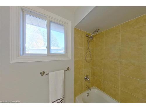 914 Ivy Court, Oshawa, ON - Indoor Photo Showing Bathroom