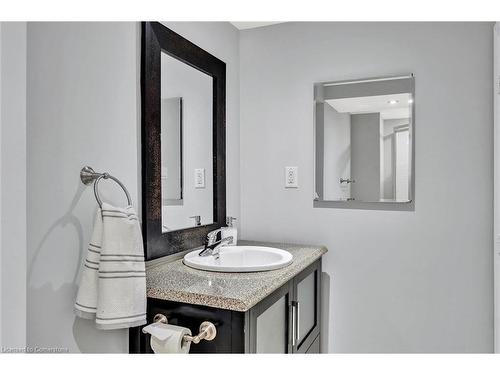 914 Ivy Court, Oshawa, ON - Indoor Photo Showing Bathroom