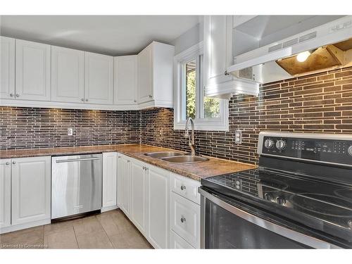 914 Ivy Court, Oshawa, ON - Indoor Photo Showing Kitchen With Double Sink With Upgraded Kitchen