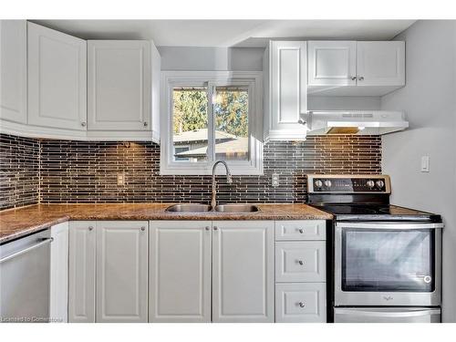 914 Ivy Court, Oshawa, ON - Indoor Photo Showing Kitchen With Double Sink