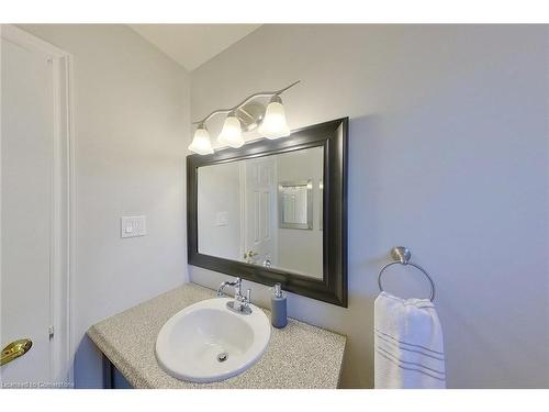 914 Ivy Court, Oshawa, ON - Indoor Photo Showing Bathroom