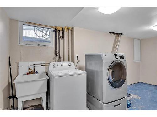 914 Ivy Court, Oshawa, ON - Indoor Photo Showing Laundry Room