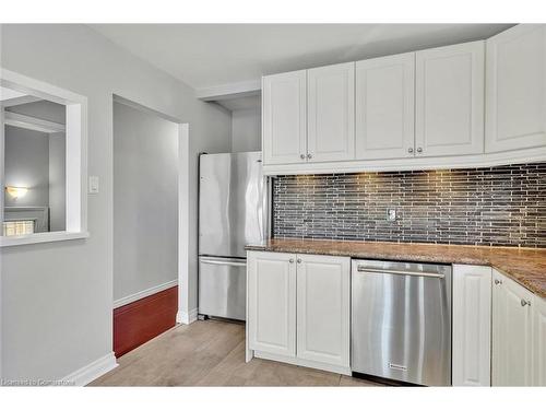 914 Ivy Court, Oshawa, ON - Indoor Photo Showing Kitchen