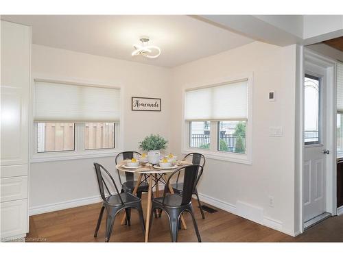 50 Holly Trail, Puslinch, ON - Indoor Photo Showing Dining Room