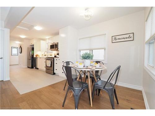 50 Holly Trail, Puslinch, ON - Indoor Photo Showing Dining Room