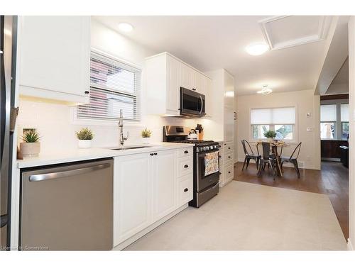 50 Holly Trail, Puslinch, ON - Indoor Photo Showing Kitchen