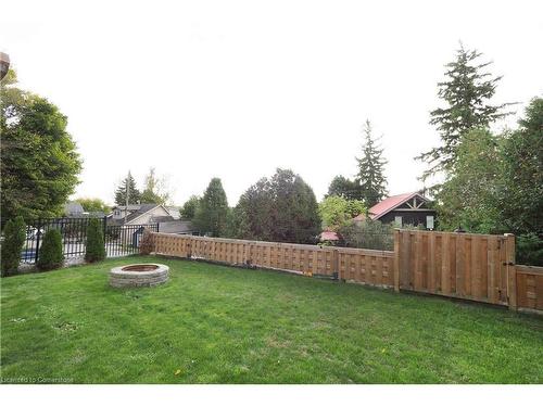 50 Holly Trail, Puslinch, ON - Outdoor With Backyard