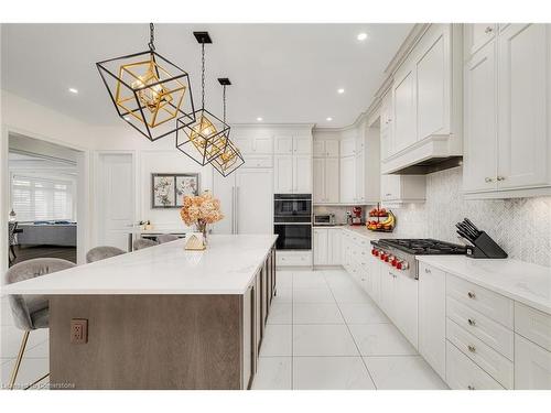 19 Gladiolus Street, Brampton, ON - Indoor Photo Showing Kitchen With Upgraded Kitchen