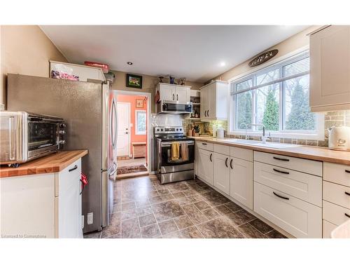 32 Holly Trail, Puslinch, ON - Indoor Photo Showing Kitchen