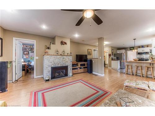 32 Holly Trail, Puslinch, ON - Indoor Photo Showing Living Room With Fireplace