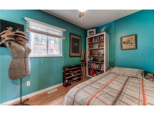 32 Holly Trail, Puslinch, ON - Indoor Photo Showing Bedroom