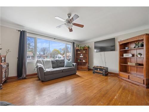 51 Scrimger Avenue, Cambridge, ON - Indoor Photo Showing Living Room