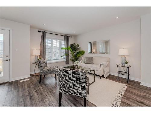 2B-115 South Creek Drive, Kitchener, ON - Indoor Photo Showing Living Room