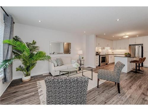 2B-115 South Creek Drive, Kitchener, ON - Indoor Photo Showing Living Room