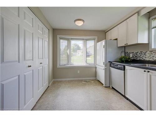 15 Rolling Brook Lane, New Hamburg, ON - Indoor Photo Showing Kitchen