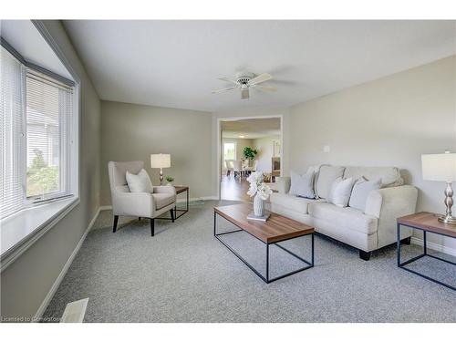 15 Rolling Brook Lane, New Hamburg, ON - Indoor Photo Showing Living Room