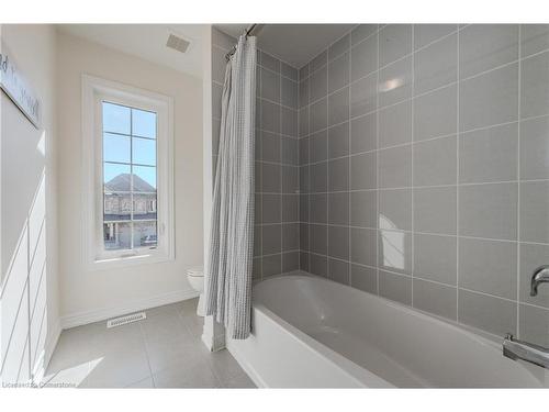 261 Broadacre Drive, Kitchener, ON - Indoor Photo Showing Bathroom