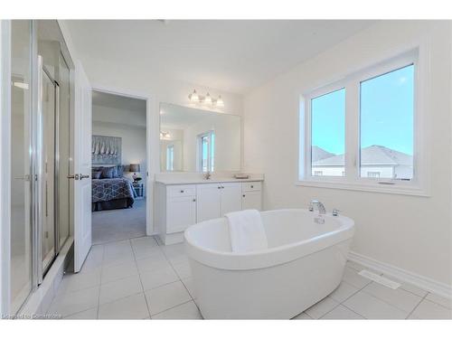 261 Broadacre Drive, Kitchener, ON - Indoor Photo Showing Bathroom