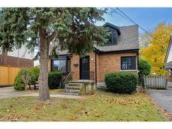 121 Lake Avenue Drive  Stoney Creek, ON L8G 1X8