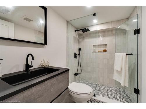 121 Lake Avenue Drive, Stoney Creek, ON - Indoor Photo Showing Bathroom