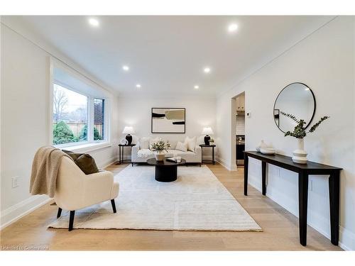 121 Lake Avenue Drive, Stoney Creek, ON - Indoor Photo Showing Living Room