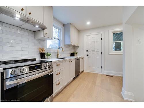 121 Lake Avenue Drive, Stoney Creek, ON - Indoor Photo Showing Kitchen With Upgraded Kitchen