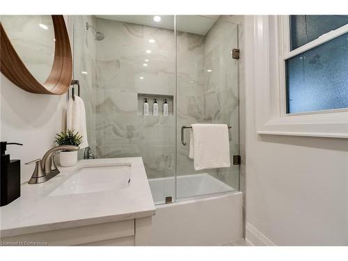 121 Lake Avenue Drive, Stoney Creek, ON - Indoor Photo Showing Bathroom