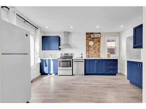 124 St George Street, Kitchener, ON - Indoor Photo Showing Kitchen