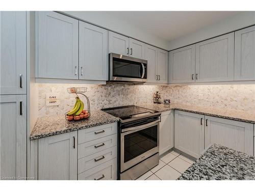 87 Hollybrook Trail, Kitchener, ON - Indoor Photo Showing Kitchen With Upgraded Kitchen