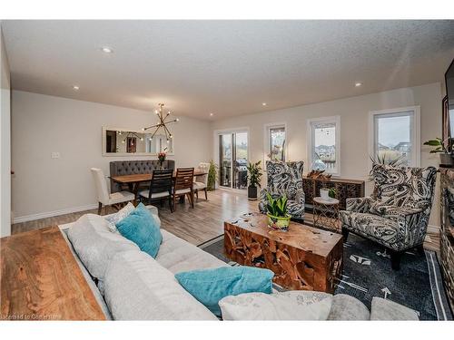 87 Hollybrook Trail, Kitchener, ON - Indoor Photo Showing Living Room