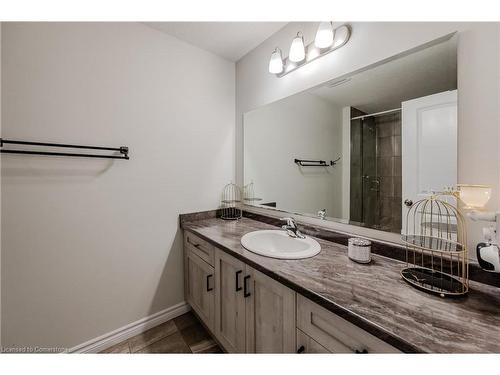 87 Hollybrook Trail, Kitchener, ON - Indoor Photo Showing Bathroom