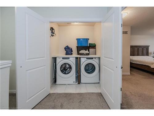 87 Hollybrook Trail, Kitchener, ON - Indoor Photo Showing Laundry Room