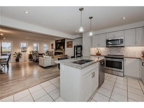 87 Hollybrook Trail, Kitchener, ON - Indoor Photo Showing Kitchen With Double Sink With Upgraded Kitchen