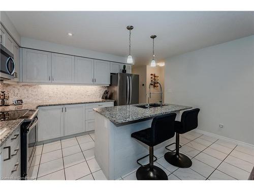 87 Hollybrook Trail, Kitchener, ON - Indoor Photo Showing Kitchen With Upgraded Kitchen